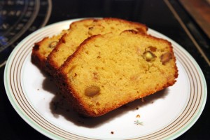 Lire la suite à propos de l’article Cake moelleux aux pommes et aux pistaches